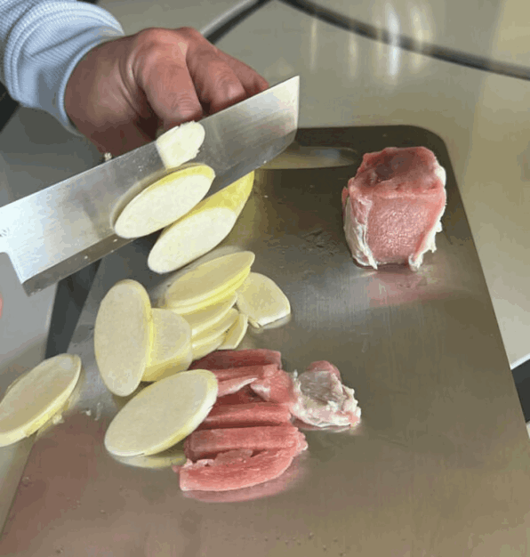 Katori Titanium Cutting Board user Angela T.